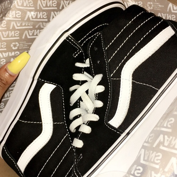 Black and white vans - Picture 1 of 1
